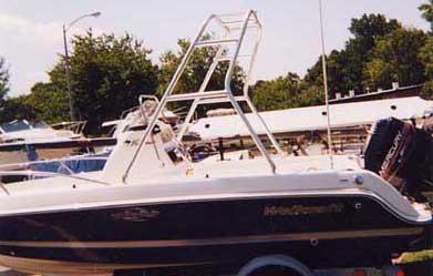 Atlantic Towers Air Tower installed on a Wellcraft 190 Console boat, showcasing a sleek, open design.