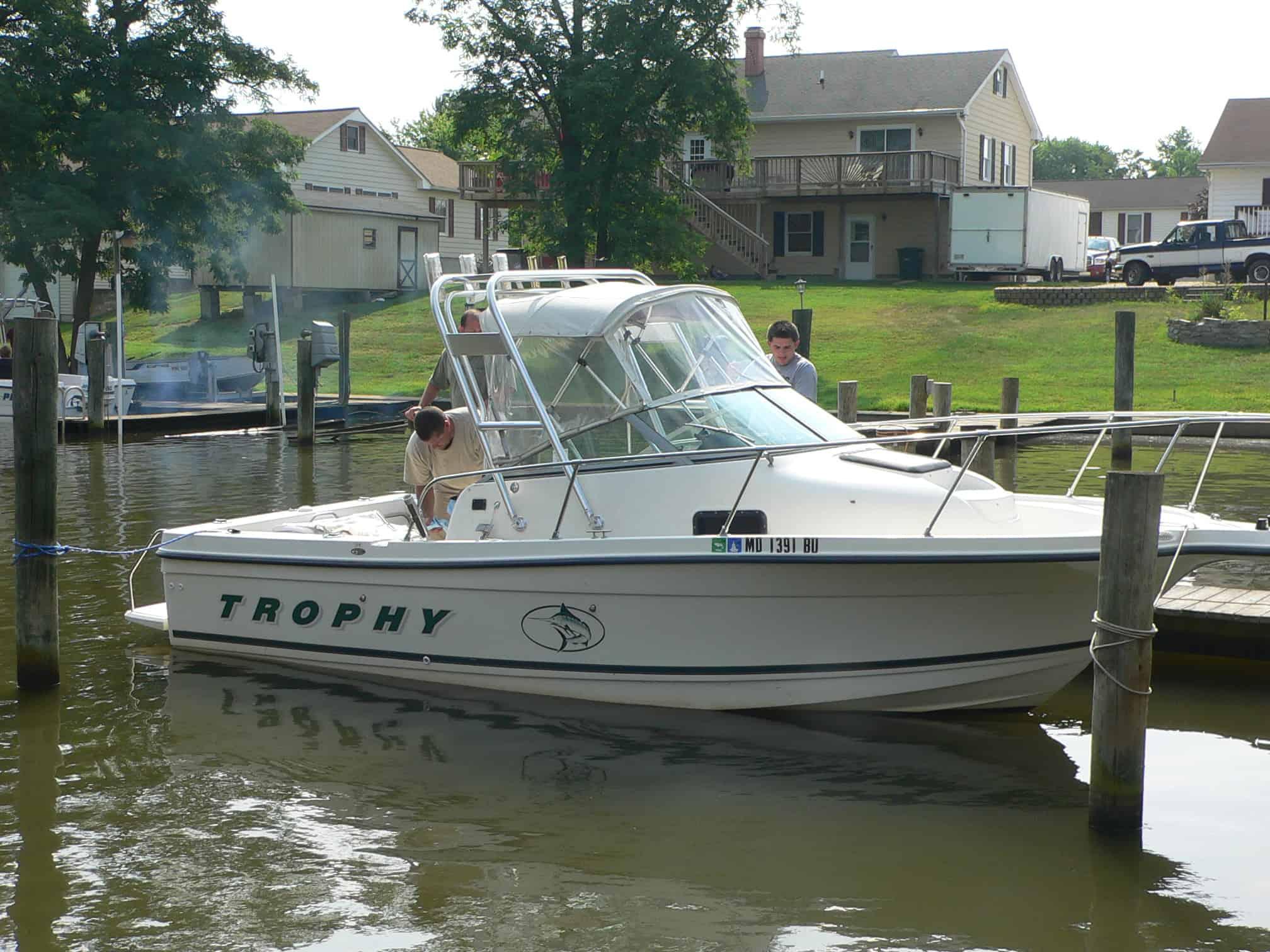Trophy 2052 Arch 1998 image 1