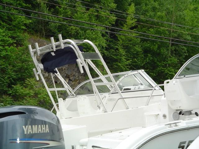Atlantic Towers Arch installed on a Sea Pro 206 W/A boat, surrounded by greenery and other boats.