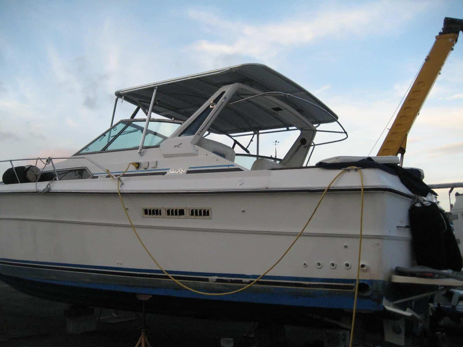Sea Ray 390 Express Cruiser Top 1984 image 1