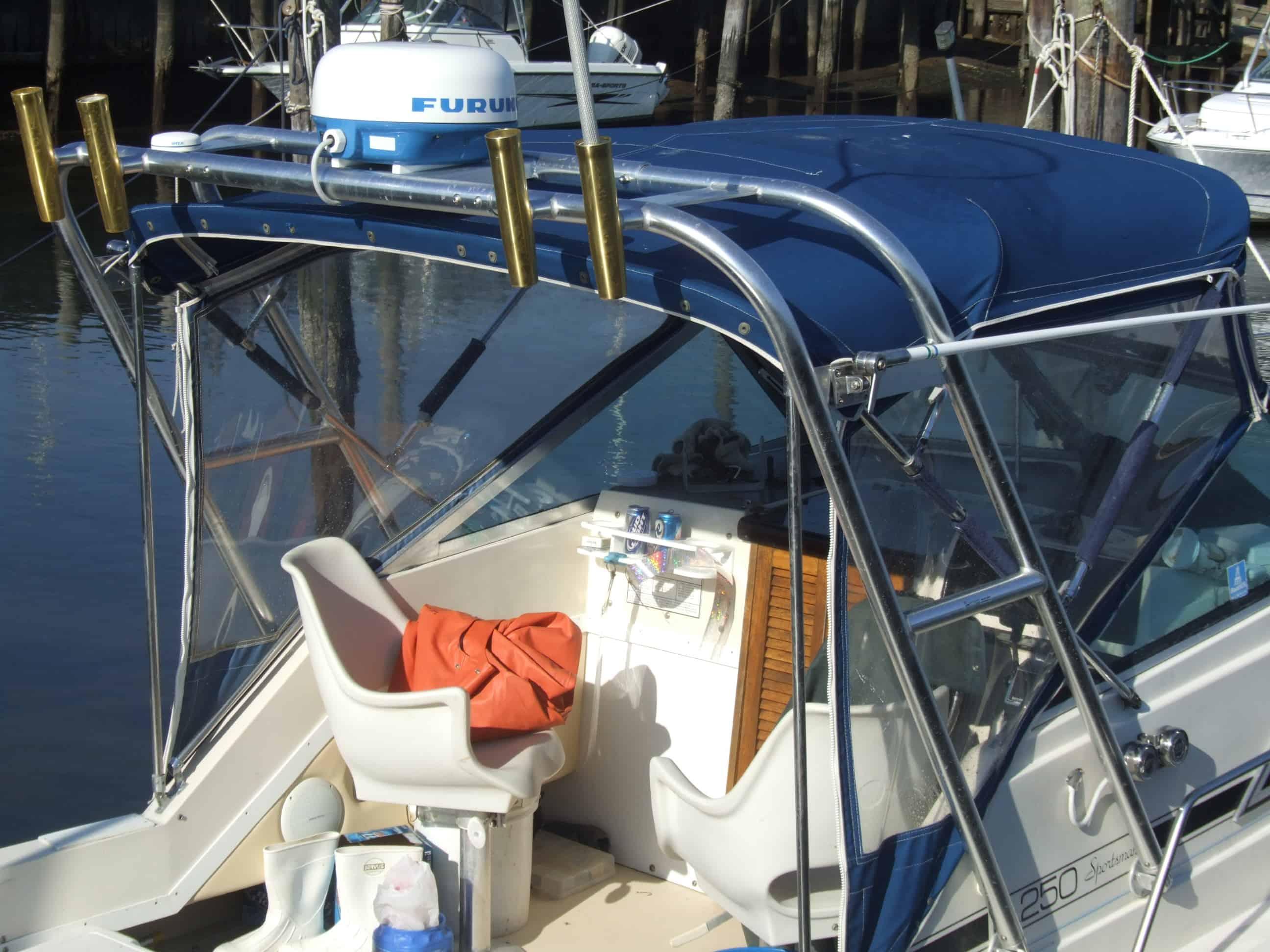 Atlantic Towers Arch installed on a Wellcraft 250 Sportsman boat with blue canopy and fishing rod holders.