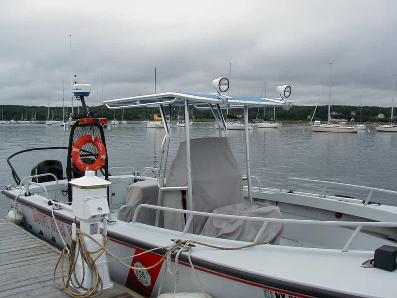Boston Whaler 27 Guardian T-Top image 1