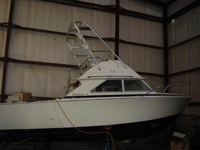 Atlantic Towers Arch installed on a Bertram 28 boat, shown inside a storage facility.