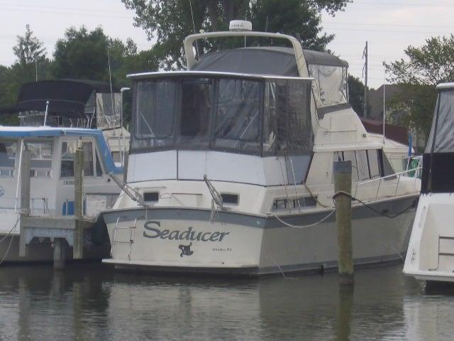 Silverton 40 Aft Cabin Aft Deck Top 1982 image 1