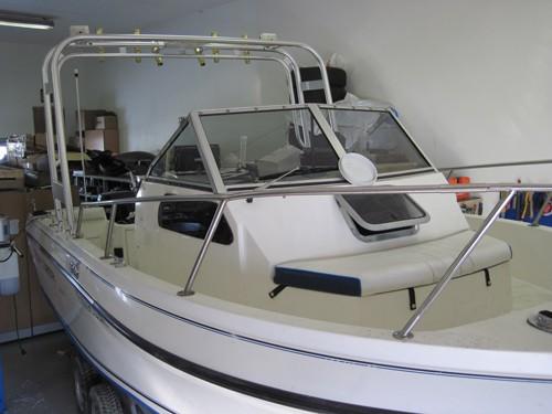 Atlantic Towers arch on a Campion 622 W/A walkaround boat, showcasing its sturdy design and functional layout.