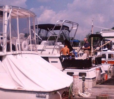 Carver 32 Aft Cabin Arch 1986 image 1