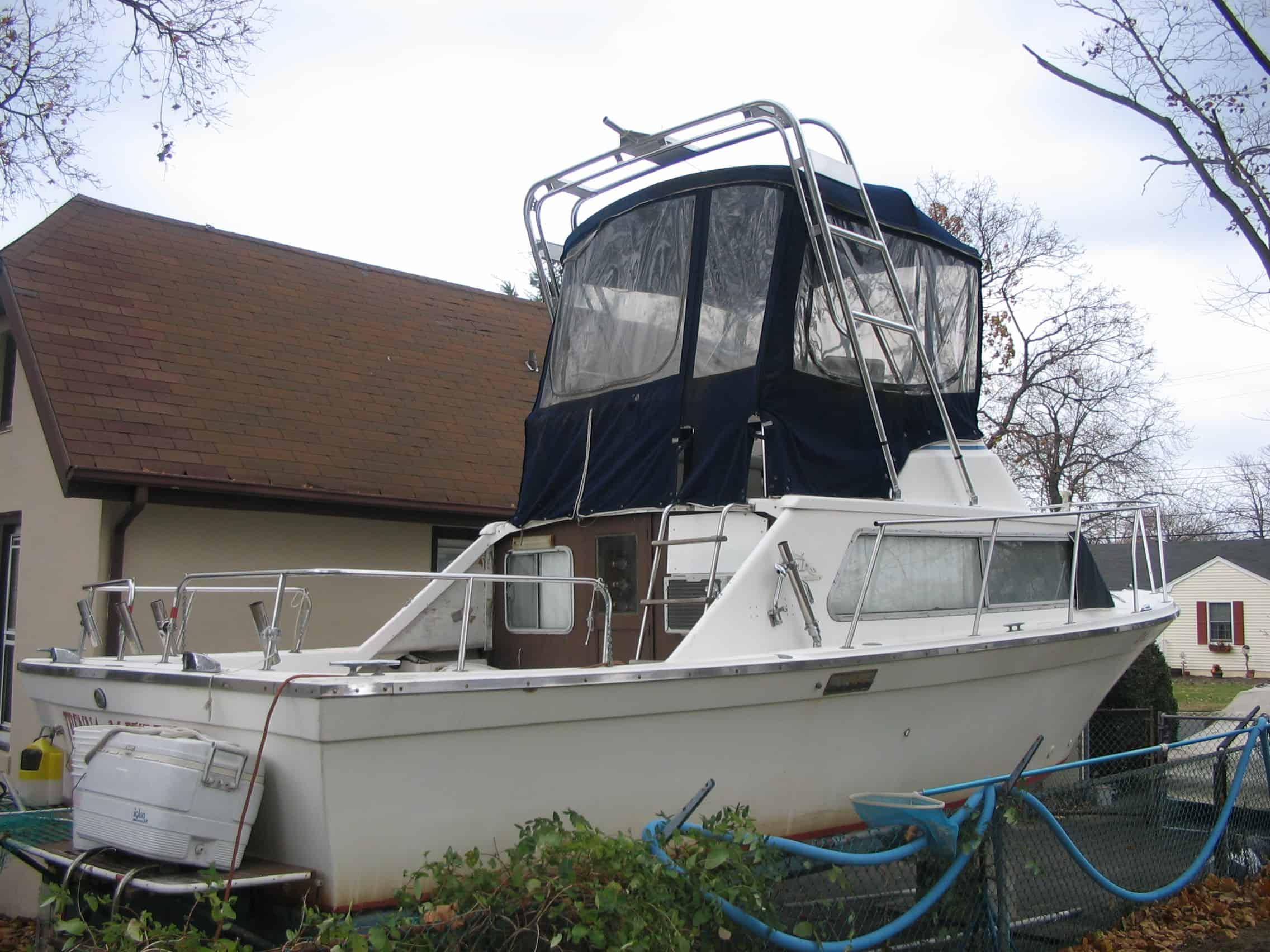 Luhrs 28 Flybridge Arch 1976 image 1
