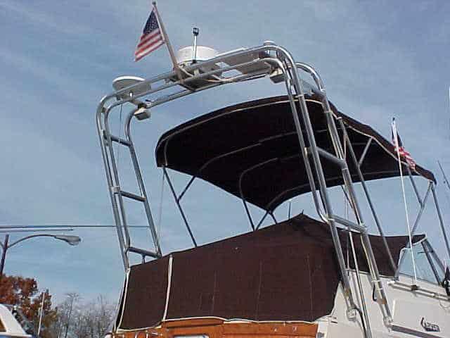 Atlantic Towers Arch installed on a Carver 2896 Mariner boat, featuring a canopy and navigation equipment.