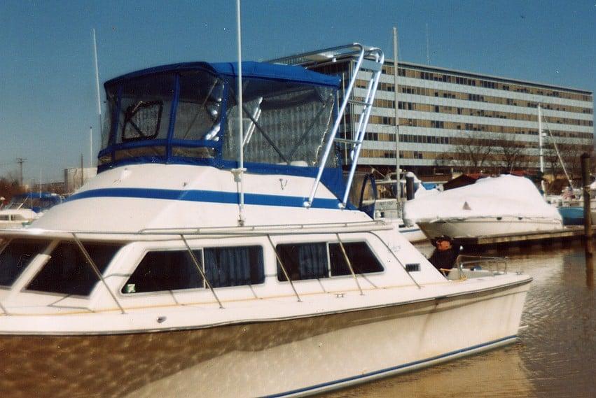 Luhrs 3220 Arch 1977 image 1