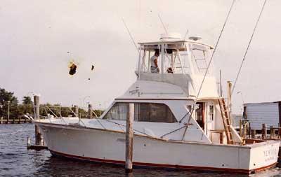 Egg Harbor 40 Sedan Top 1975 image 1