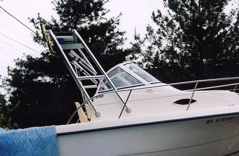 Atlantic Towers Arch installed on a Wellcraft 210 Coastal walkaround boat, showing a white arch structure above the helm.