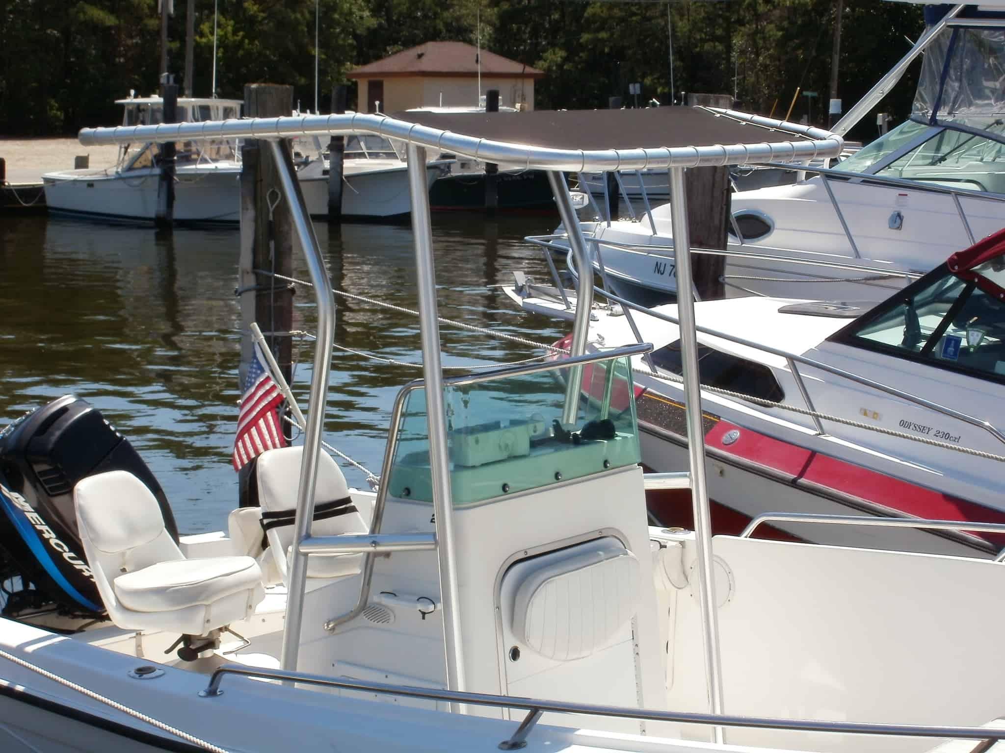 Robalo 18 Center Console T-Top image 1
