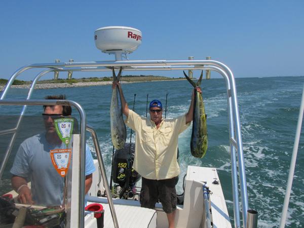 Atlantic Towers arch installed on a Stamas 26 Offshore center console boat.