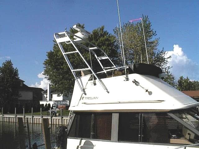 Trojan F32 Arch 1983 image 1