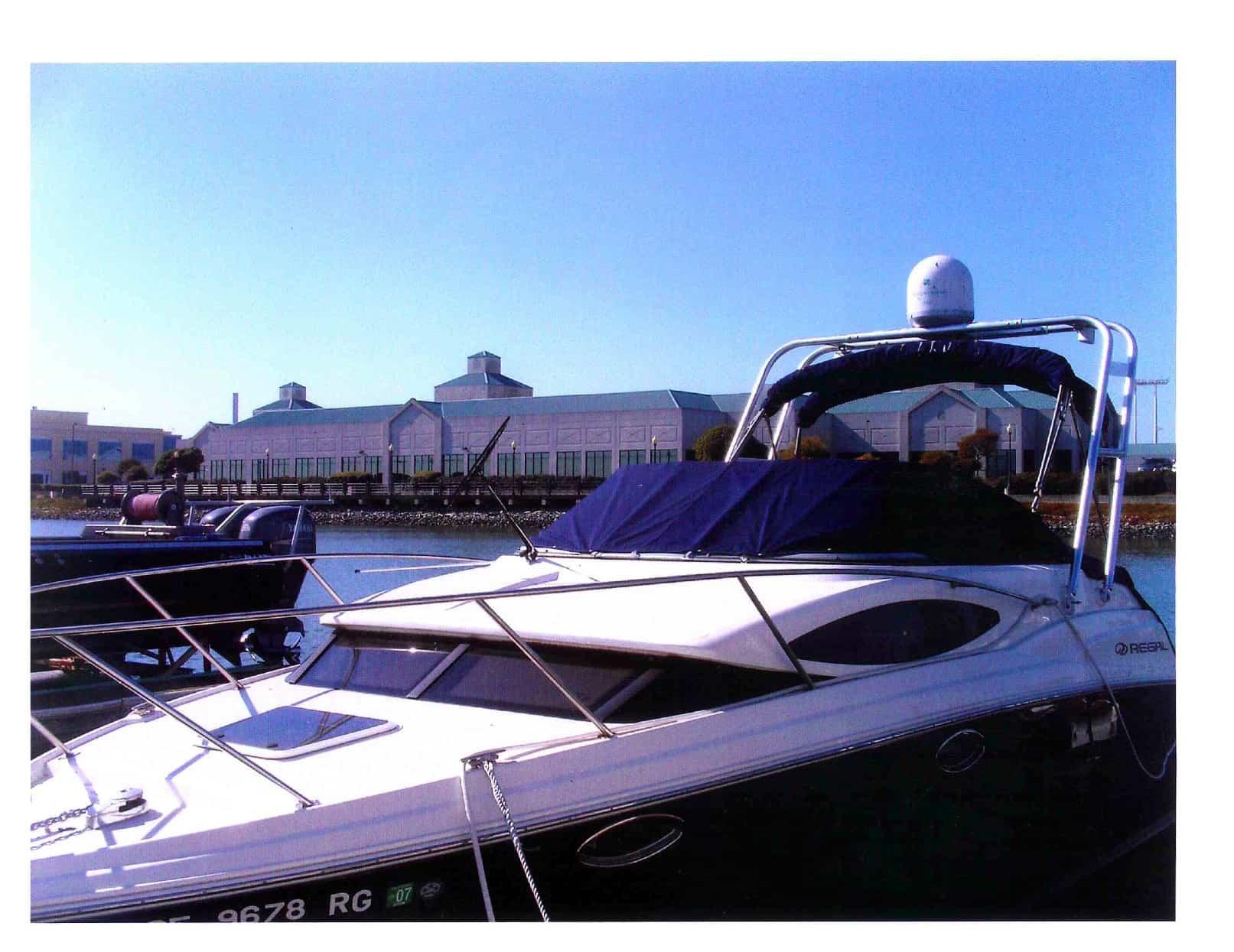 Regal 2566 Commodore Arch 2005 image 1