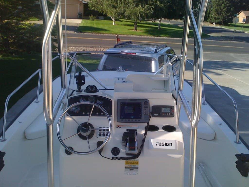 Boston Whaler 19 T-Top 2007 image 1