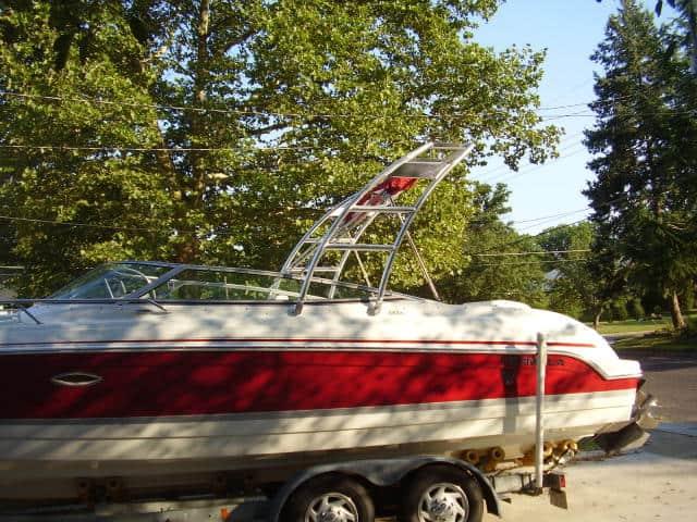 Atlantic Towers Arch installed on a Formula 260 Sun Sport boat, parked outdoors with trees in the background.