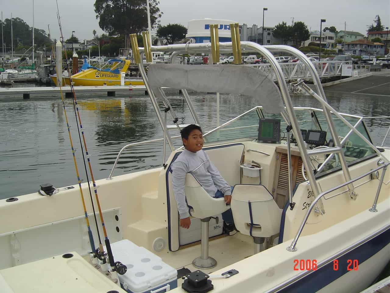 Atlantic Towers arch installed on a Seaswirl 210 Striper walkaround boat.