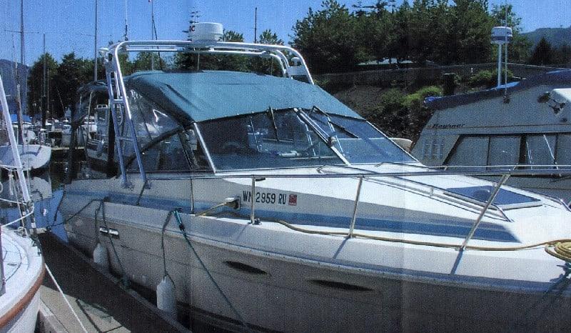 Atlantic Towers arch installed on a Sea Ray 270 Amberjack express fisherman boat.